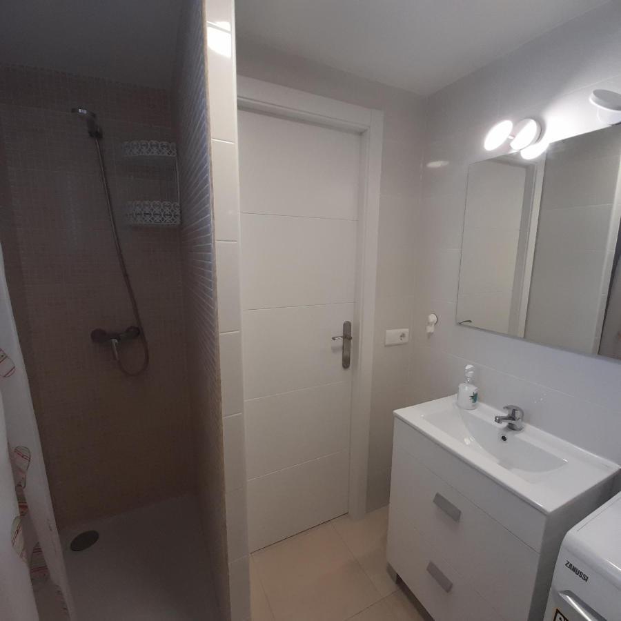Glamour Alhambra: Seaside With Pool And Parking Apartment